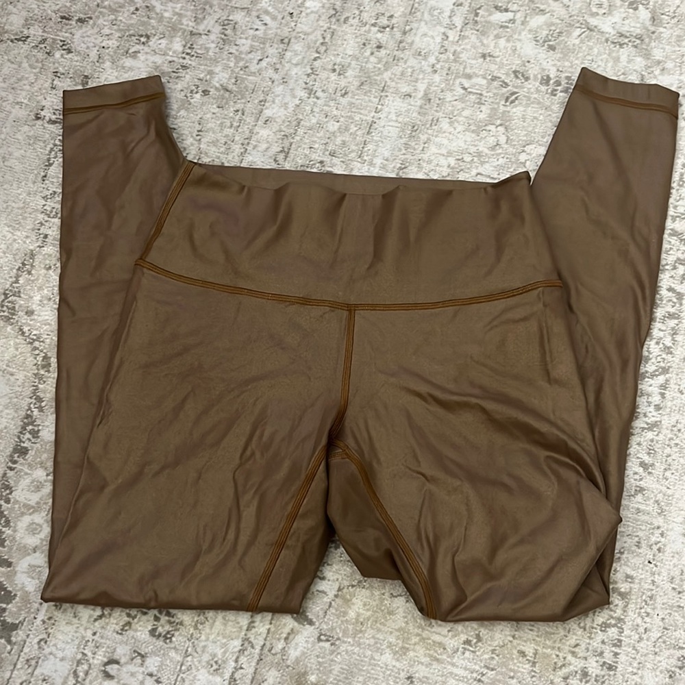 Women’s Lululemon metallic leggings sz8